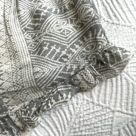 XS Embroidered Rip Curl Beach Shorts - Picture 6 of 8